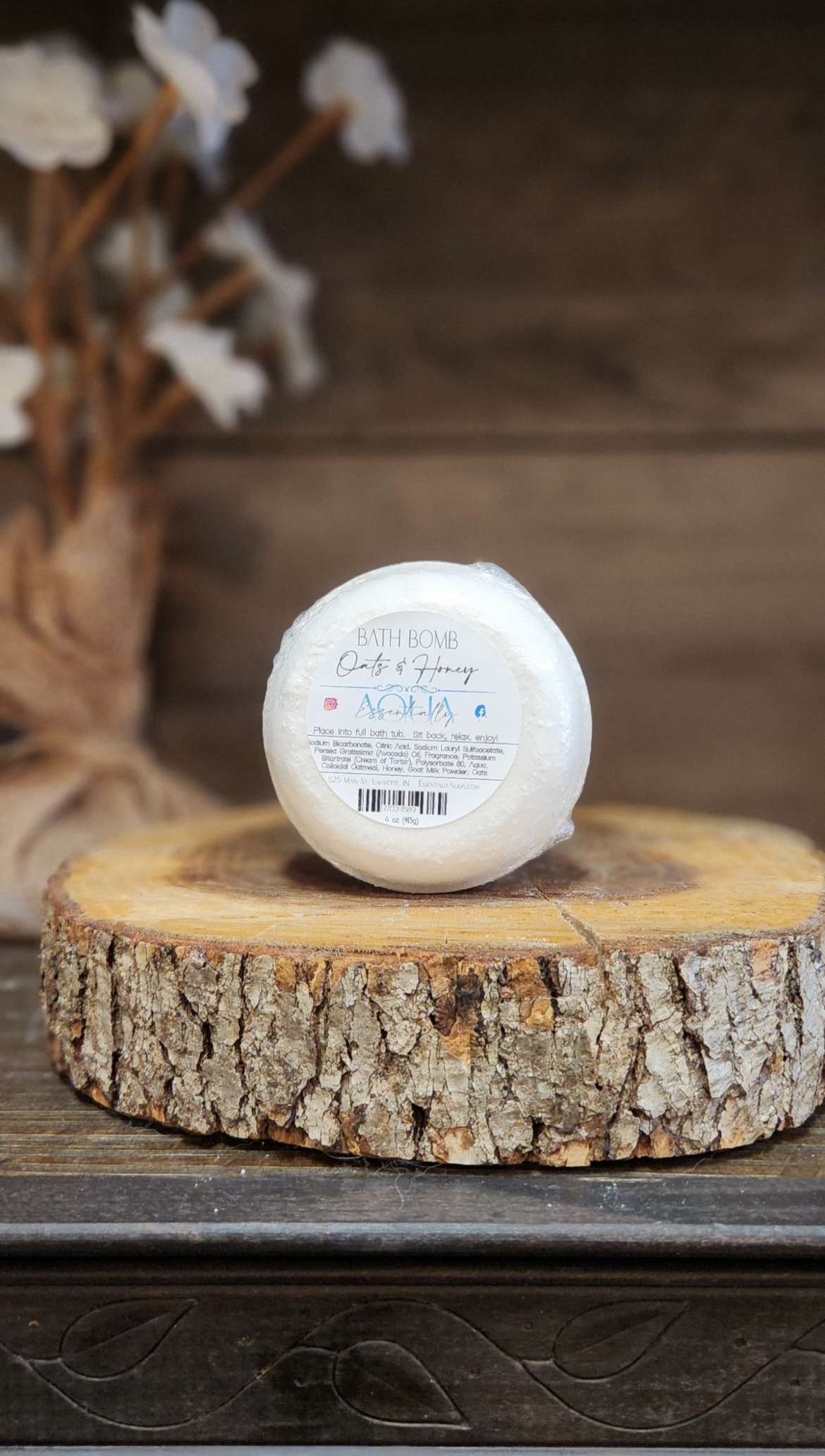 Oatmeal, Milk & Honey Bath Bomb image 1